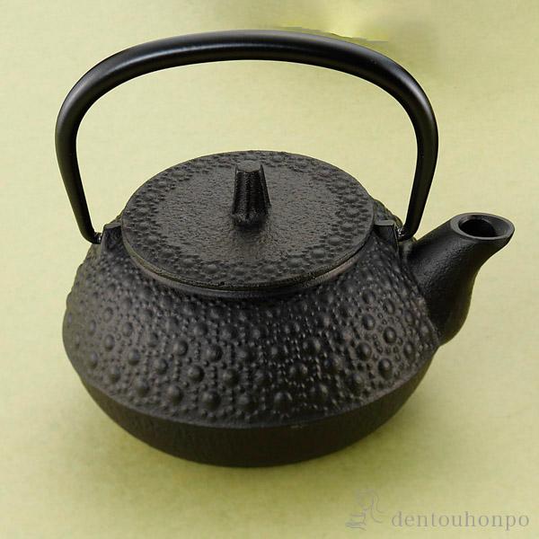 鉄瓶兼用急須 新亀甲 3型 320ml 直火用 茶こし付き ( 岩鋳 あすつく ティーポット お茶 ...