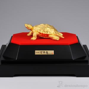 純金 万年亀 A 100g ( 木札名入れ有料...の詳細画像1