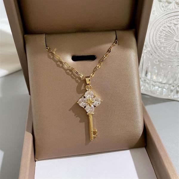 AHAFEI Classic Fashion Clover Key Pendant Necklace...