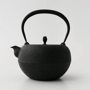 鉄瓶・秋の実 肌 釜定 工房 南部鉄器 / 釜定工房 鉄瓶 : AKI interior