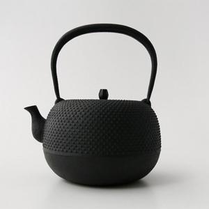 鉄瓶 南部鉄器 やかん 釜定 平丸 あられ 1.7L 白湯 直火 IH対応 ケトル