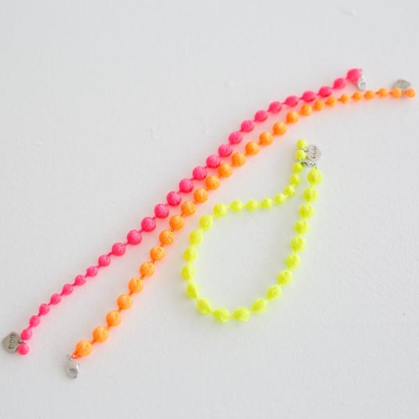OOO トリプルオゥ スフィア プラスブレスレット ルミ 刺繍 軽い ニッケルフリー ネオンカラー ...