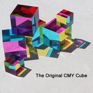 The Original CMY Cube 30mm Sサイズ オリジナル CMY キューブ プリズム 3原色 オブジェ DETAIL｜desklabo