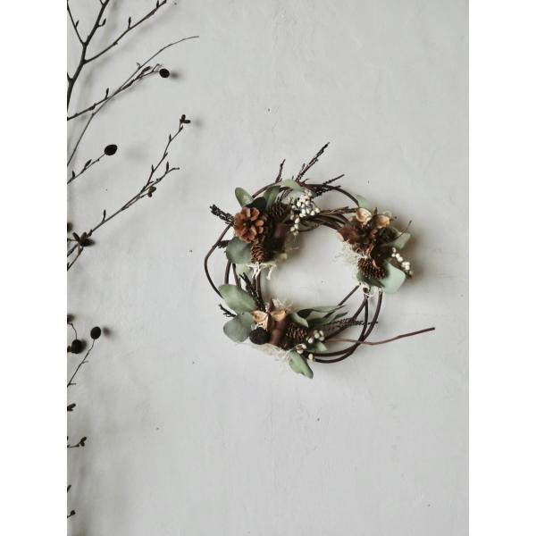 ドライフラワースリース 　インテリアフラワー　木の実とユーカリのアカヅルリース