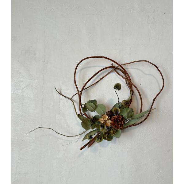 ドライフラワースリース 　インテリアフラワー　アカヅルとユーカリのリース