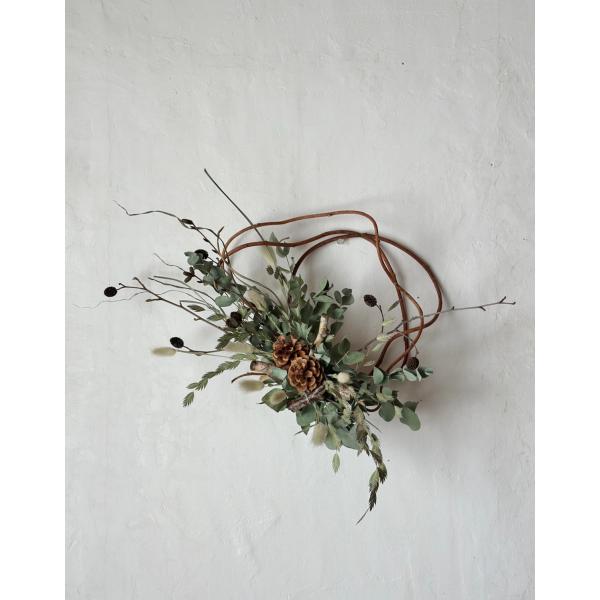 ドライフラワースリース 　インテリアフラワー　グリーンとアカヅルリース