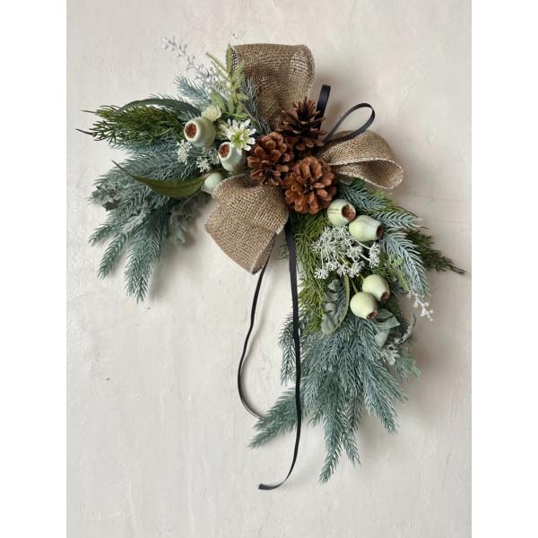 クリスマスクレッセントグリーンの壁飾り アーティフィシャルフラワー（造花）