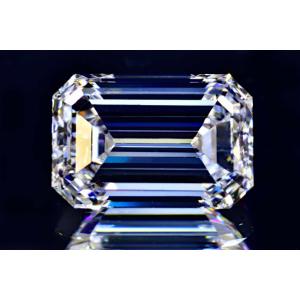 タイプ２A ダイヤモンド エメラルドカットダイヤ 0.7カラット Dカラー VVS2 透明感と白さが際立つ美しさ ダイヤGIA鑑定書 刻印つき｜diadia