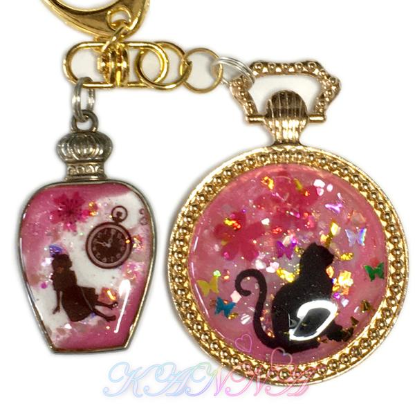 ねこちゃんとお花の懐中時計型キーホルダーレジン製  by Kanna