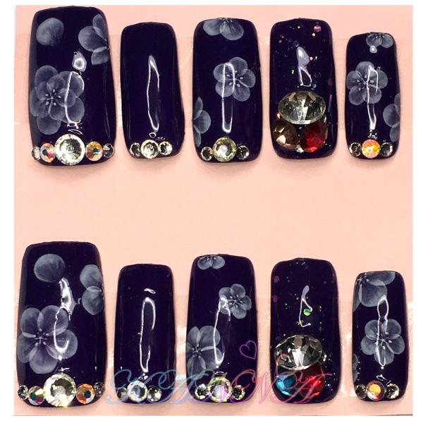 かっこいいダークパープルとお花の ネイルチップ by Kanna