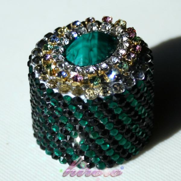 ペットボトルキャップ  ターコイズ風ストーン＆ダイヤレーンデコ