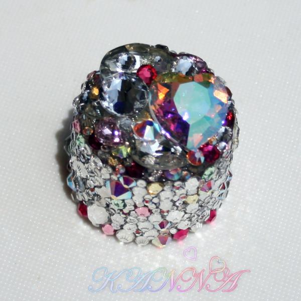 極上高級ガラスビジューのデコペットボトルキャップ大粒スワロ  by Kanna