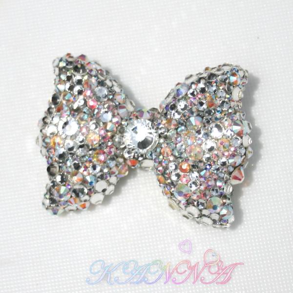 用途いろいろ♪キラキラ大きめリボンのA級ガラスストーンブローチ bagや洋服に  by Kanna