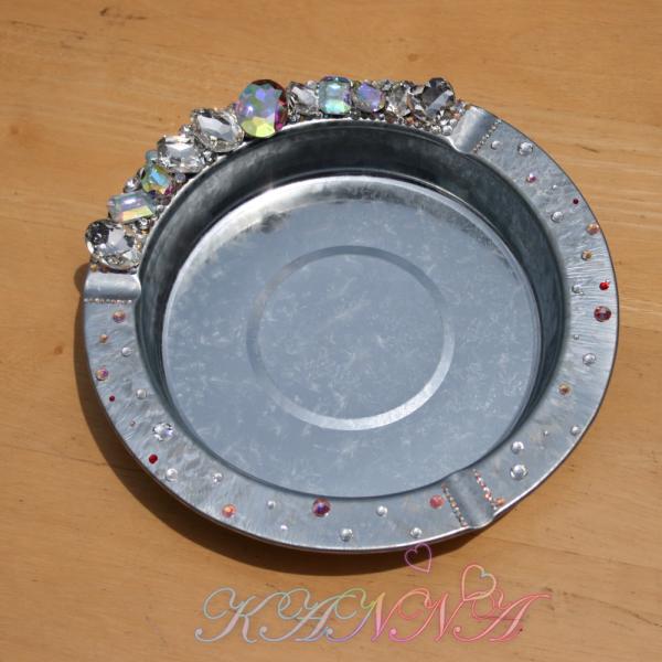 極上！高級ビジューとスワロフスキーの宝石盛り♪大きなデコ灰皿、アクセサリートレイにも by Kann...