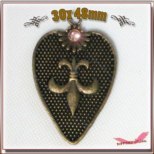 ユリの紋章プレート／クリスタルストーン埋め込み 金古美チャーム