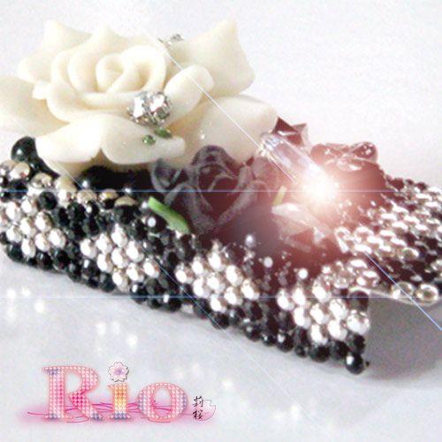 モノトーンのフリスクケースキーチェーン付き  by Rio