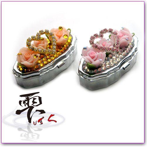 姫系オールスワロにバラとハートのリッチなピルケース 2TYPE  by-雫