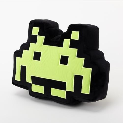 スペースインベーダー誕生45周年記念 蓄光ぬいぐるみクッション