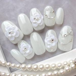 ネイルチップ 微粒ラメホワイトグラデーション重ね花 結婚式 ウェディング つけ爪 ブライダル ショートからレギュラーオーバルまで長さが選べるデザインつけ爪 A140 Dinaネイル 通販 Yahoo ショッピング
