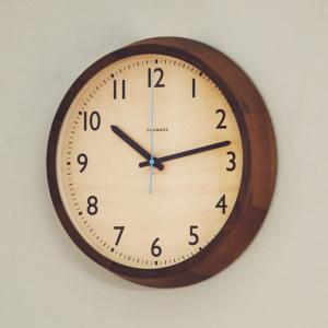 dinos（ディノス） CHAMBRE | シャンブル 無垢材の電波時計 グレー