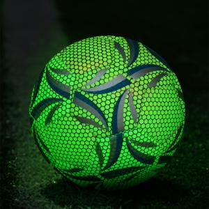 光るサッカーボール 4号 5号 プレゼント 夜...の詳細画像3