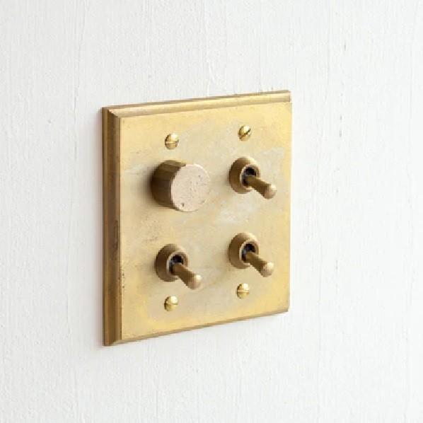 メタリスト 真鍮鋳造 スイッチプレート 4口 調光1か所 受注生産品 鋳肌 幅116×高さ120×奥...