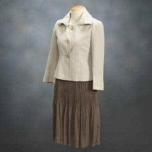 フォーマルスーツ　アウトレット品　セミロング丈　ベージュ　３点セット　サイズ５号