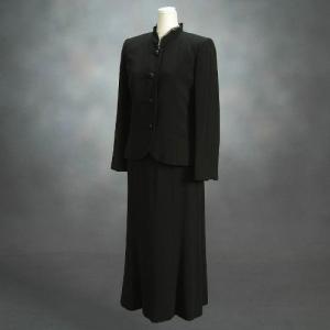 ブラックフォーマルスーツ　喪服　礼服　アウトレット品　スリーピースセット　サイズ７号　日本製　NO６１０