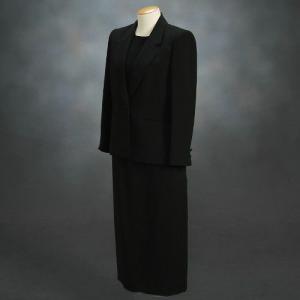 ブラックフォーマルスーツ　喪服　礼服　アウトレット品　スリーピースセット　サイズ９号　日本製