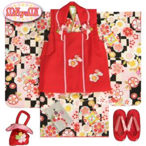 七五三 着物 3歳 女の子 被布セット マユミブランド 黒ベージュピンク市松グラデーション 桜 金彩使い 被布桜刺繍赤色 雛祭り 正月 足袋付フルセット