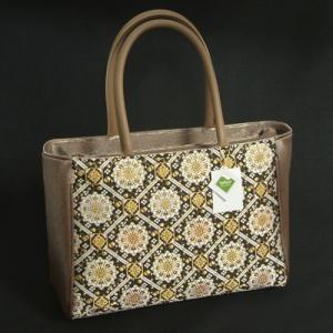 和装バッグ　亀甲唐花柄　茶色　横型　絹交織　帯地手提げタイプ　河合美術織物　テフロン防汚加工　日本製