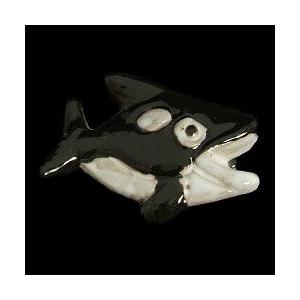 瀬戸赤津焼帯留め飾り　おもしろ帯留シリーズ　瀬戸物　陶器　シャチ　黒色　日本製　通常の帯〆でも使用可能な幅広金具使用