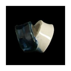 瀬戸赤津焼帯留め飾り　瀬戸物帯留シリーズ　陶器　紺　日本製　通常の帯〆でも使用可能な幅広通し使用