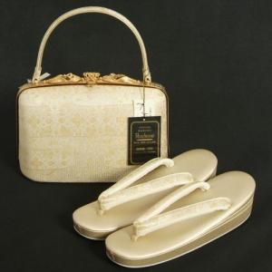 草履バッグセット　振袖　訪問着　留袖　紗織ブランド　パールゴールド　ヱ霞有職文様　帯地使い　三枚芯　Lサイズ　パールトーン加工　日本製