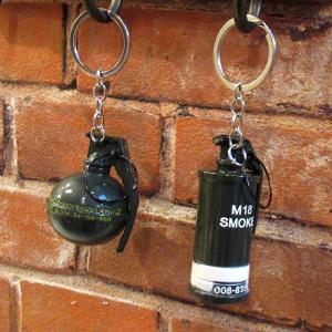 M-67手榴弾型 キーホルダー 2色塗装 金属製 M67 レプリカ 米軍