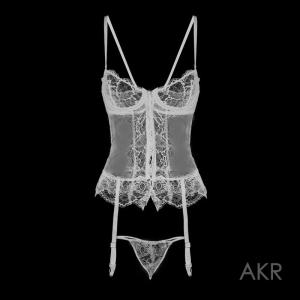 純白　ホワイト ブラ + Ｔショーツ　2点セット　ガーターベルト