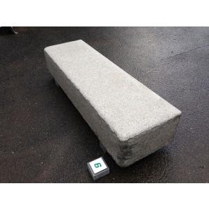 幅106cm×奥行き83cm×高さ約28cm 国産御影石の沓脱石（靴脱石）です