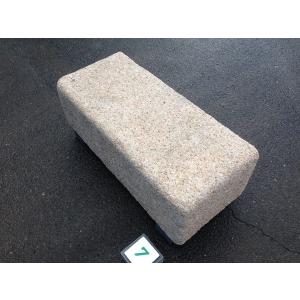 幅106cm×奥行き83cm×高さ約28cm 国産御影石の沓脱石（靴脱石）です