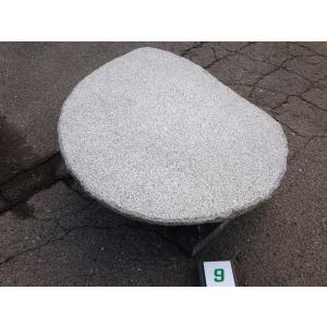 幅106cm×奥行き83cm×高さ約28cm 国産御影石の沓脱石（靴脱石）です