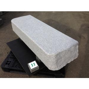 幅106cm×奥行き83cm×高さ約28cm 国産御影石の沓脱石（靴脱石）です 