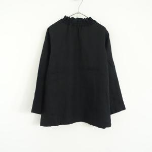ワフ wafu *スタンドギャザーネックリネンスモックブラウス*2ブラックプルオーバー袖口スリットシンプル(2-2606-556)【42G62】