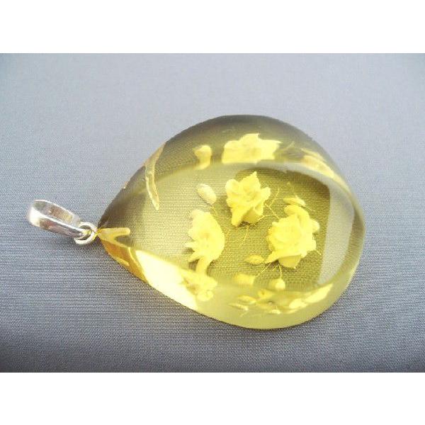 ★天然コハク (琥珀）ペンダントトップ　美しいインタリオ■バルト海　新品(JS1709017 100...