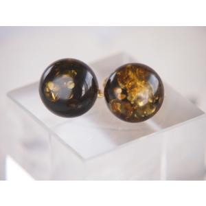 ★天然コハク (琥珀） 丸型/ラウンドのシンプルイヤリング　グリーン系の色がシックで素敵■バルト海　...