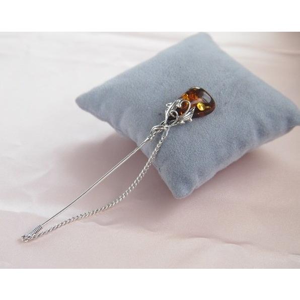 ★天然琥珀/コハク　アールヌーボー調シルバー枠　男女共に使える　洒落た天然琥珀/コハクピンブローチ　...