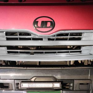 クオン メッキフロントリッドグリル UDトラックス純正部品 パーツ