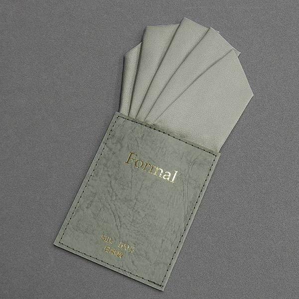 ポケットチーフ メンズ 結婚式 差込式ポケットチーフ台紙付き　シルバー/無地　シルク100％　日本製...