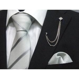 フォーマルネクタイ　結婚式　スタイリッシュタイ　ポケットチーフ付　銀系　シルク100%　日本製　　市松模様　帯縞　メール便可｜dxksm466