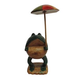 木彫り　アジアン雑貨　傘持ちカエルさんの木彫り(小)4｜e-bingo