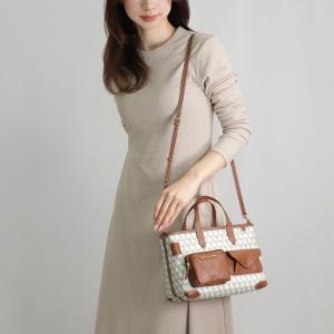 アニヤハインドマーチ☆ニーソンバッグ アニヤ・ハインドマーチ」の19年春夏コレクション “ニーソン