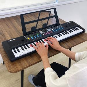 TVで紹介 ガイド機能付きピアノ 61鍵盤 和音 30443 マイク付 電子